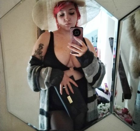 Ariel Vanderberg beautiful model image