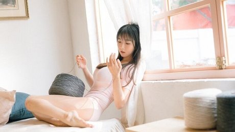 Lee Lyn erotic model picture