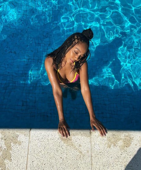 Negra Li model hot photo