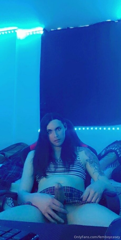 femboycasey model free picture