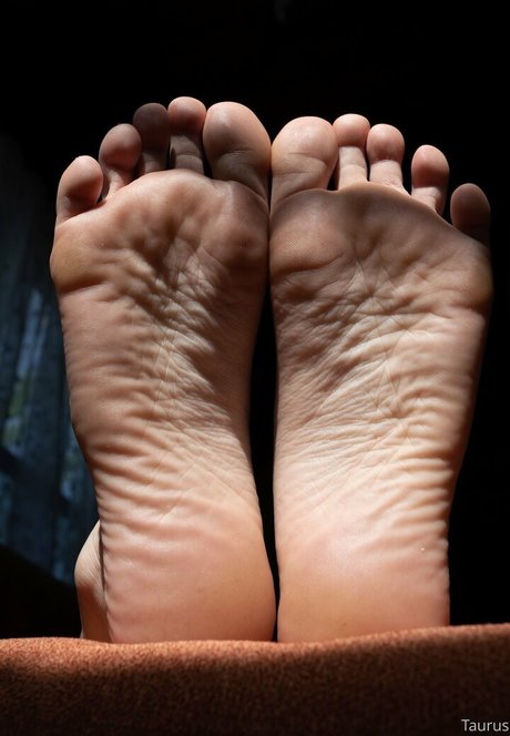 tastytaurustoes naked actress archive