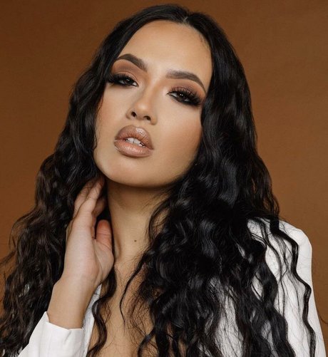 busty blonde onlyfans pornographic pics