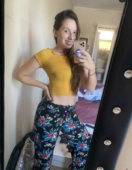 shaved onlyfans beautiful image