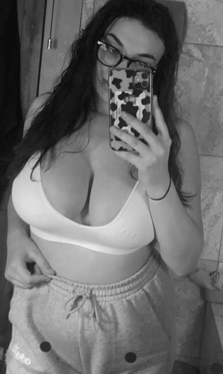 Chloe Ann Whitham hot model pic