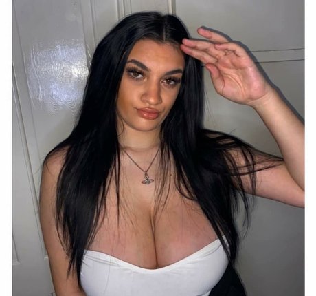 Chloe Ann Whitham model perfect img