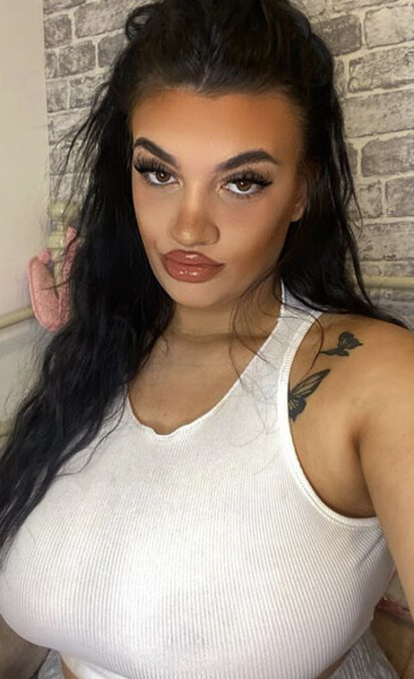 Chloe Ann Whitham top model photo