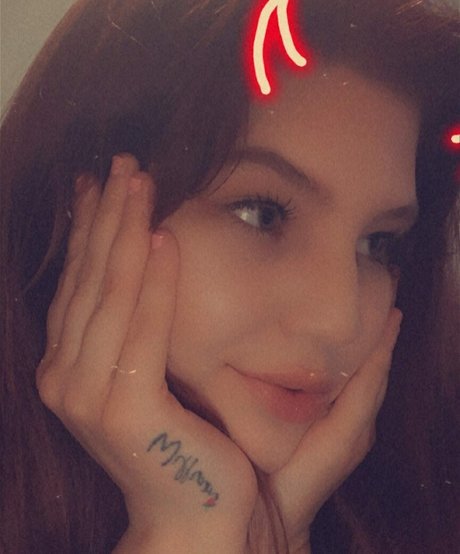 beautiful face onlyfans art naked archive