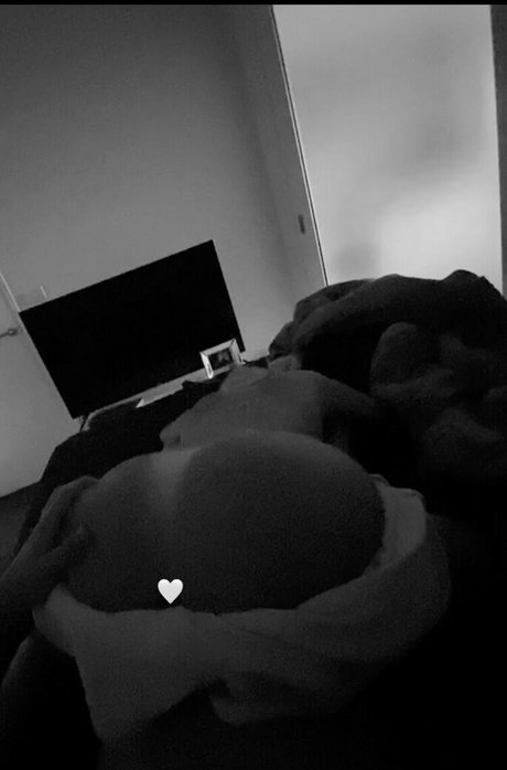 urbabyemxo model perfect pic