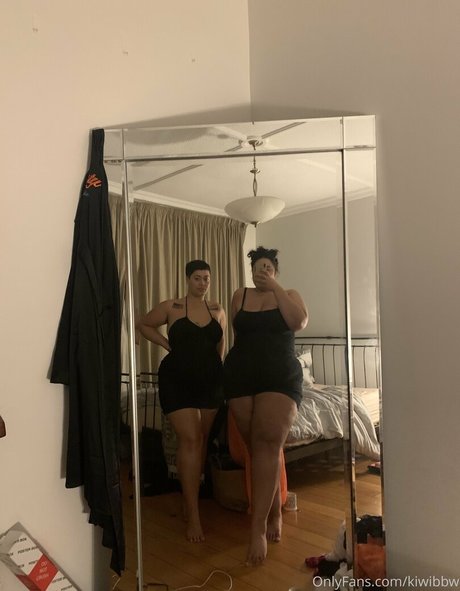 kiwibbw naked star photos