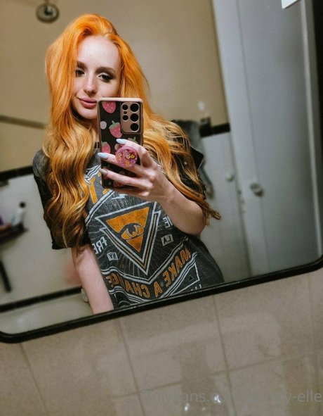 Elle Dainty model art image