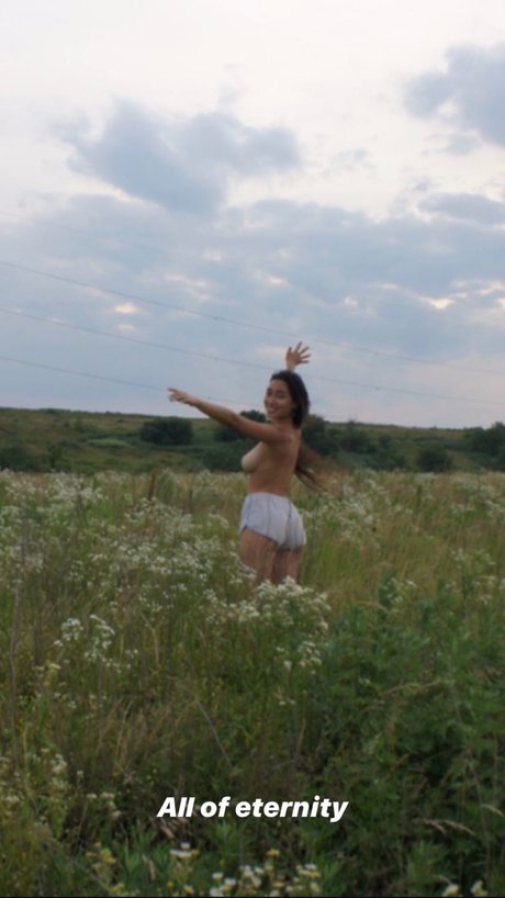 Hitomi Mochizuki model nice photos