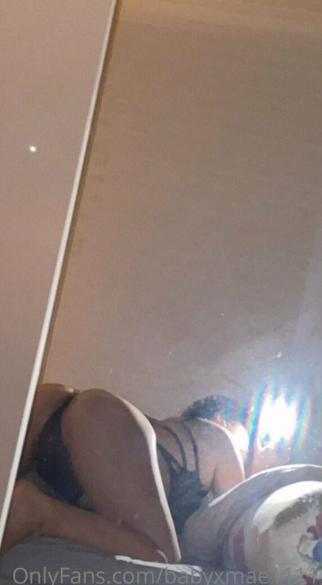 babyxmae1111 sexy model picture