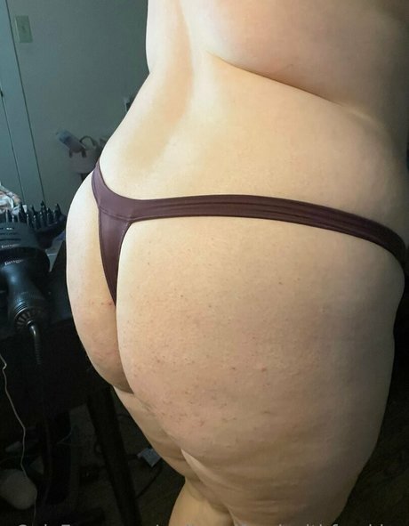 redheadfreakwithfreckles exclusive model image