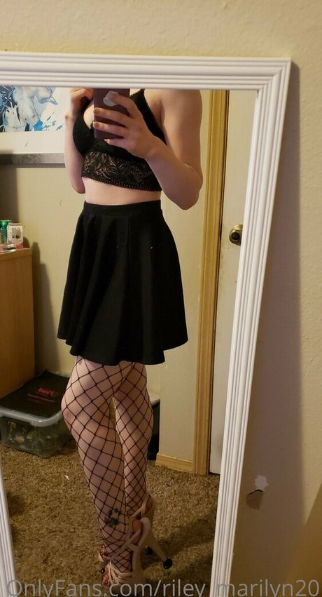 riley marilyn20 star adult pic