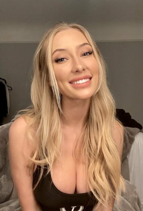 courtneymeyers18 exclusive model images