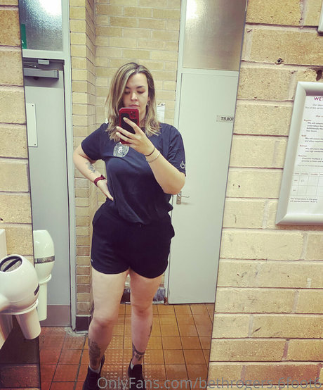 amazonbeth 6foot6 star best pic