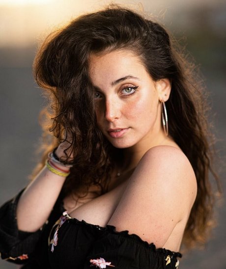 Chloe M high quality model pics