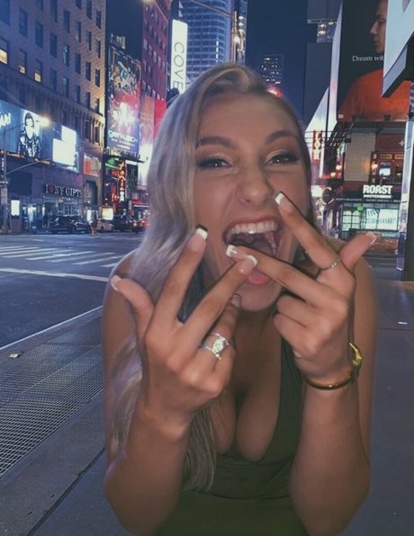 Livipip pretty model img