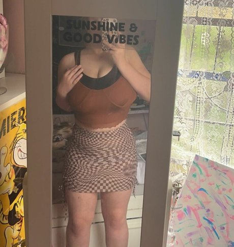 Emily J top star pics