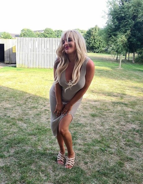 blonde trans onlyfans pornographic img