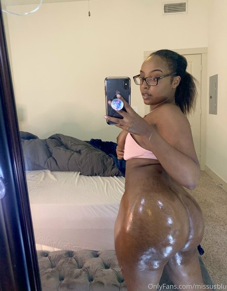 petite onlyfans erotic image