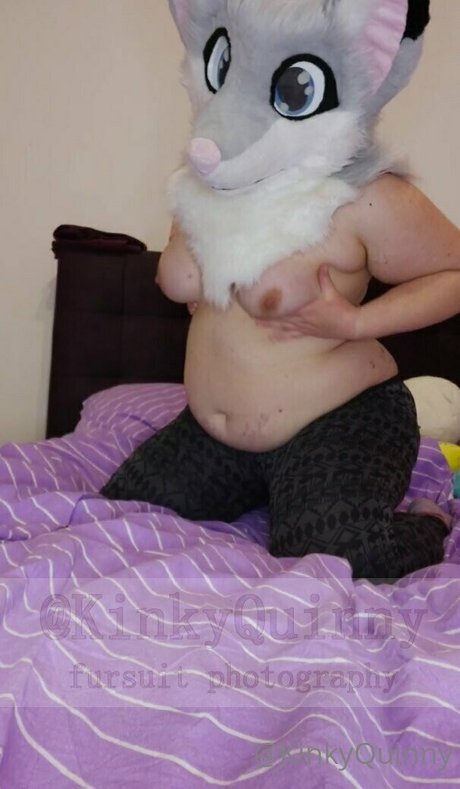 kinkyquinny model best picture