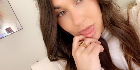 scout nude model img