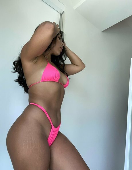 alexisbtelles model adult img