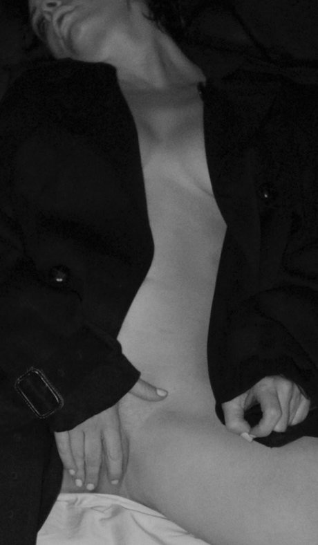 Rose Mcgowan xxx model img