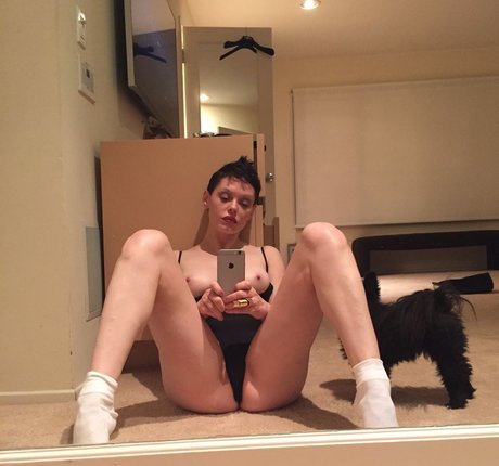Rose Mcgowan naked pornstar galleries
