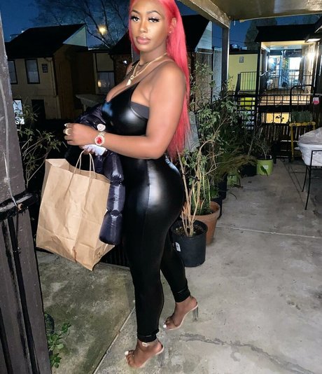 NonnieBaby exclusive pornstar pic