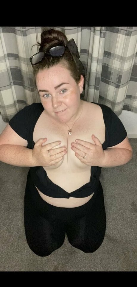 escapepearly star sexy pic