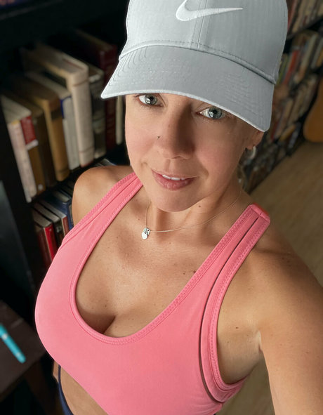 ellelyon exclusive exclusive pornstar photos