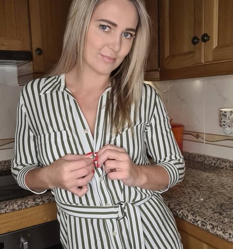 Ashley Campbell hd model photo