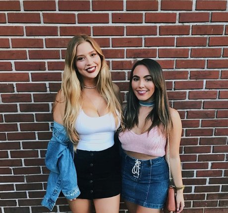 Amanda R model image