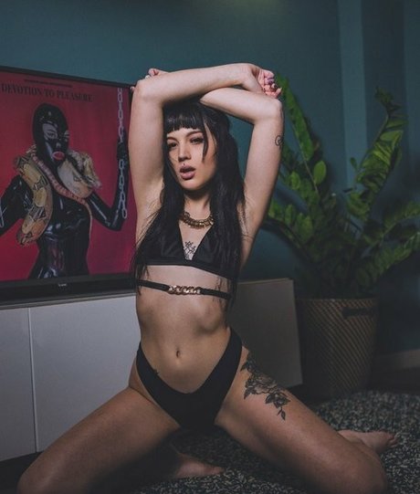 18 nude onlyfans hot sexy img