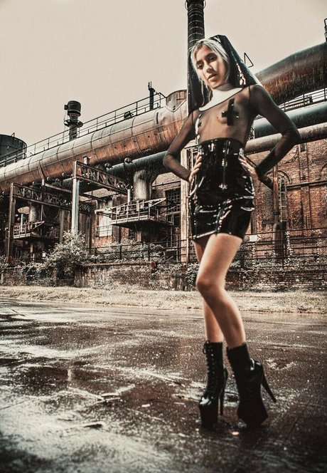 blonde famous onlyfans free naked picture