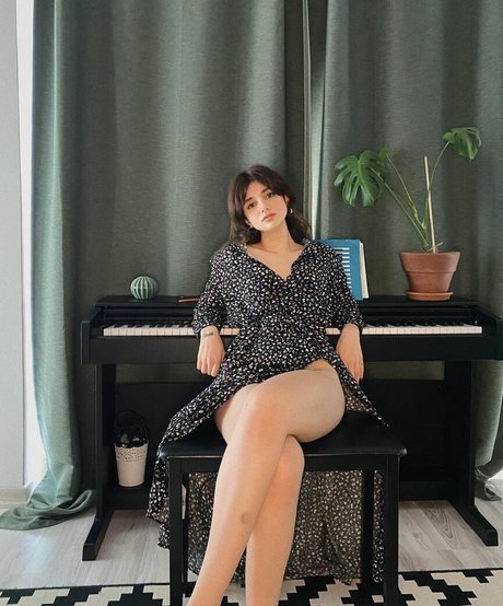 Turkish Beauty nude actress archive