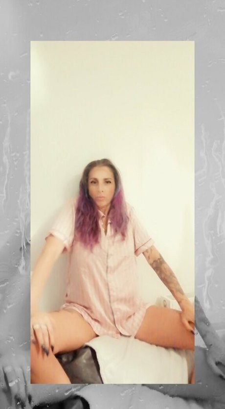 britishmumanddaughter art model img