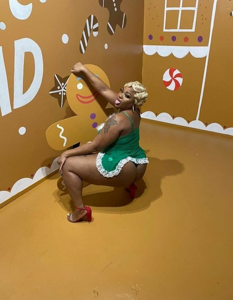 fineapple diva model high quality pics