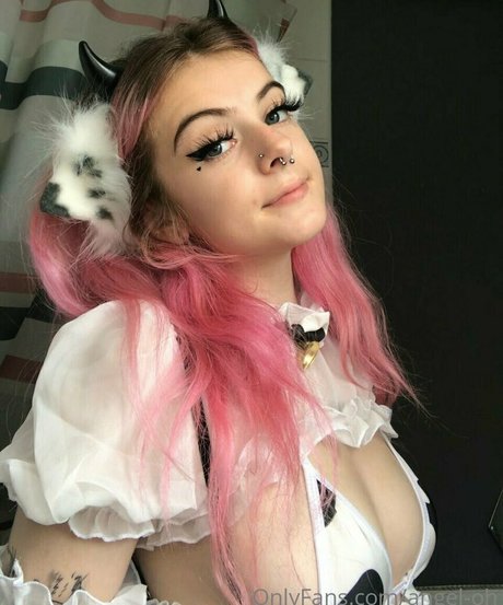 Dynos nudes model photo