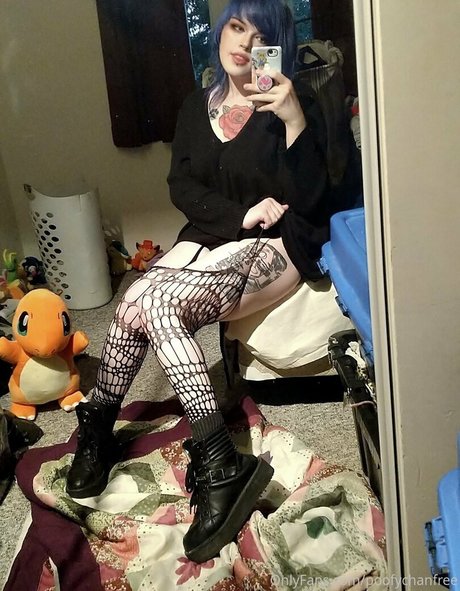 poofychanfree pretty actress photo