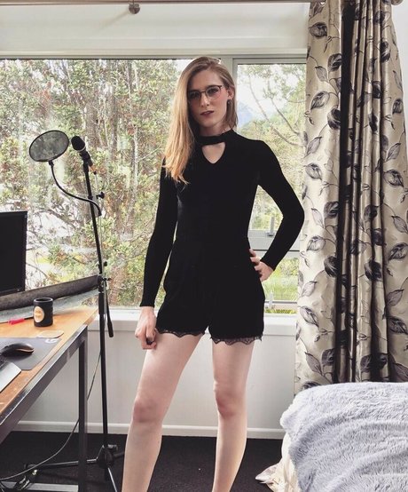 sexy shemale onlyfans top pictures