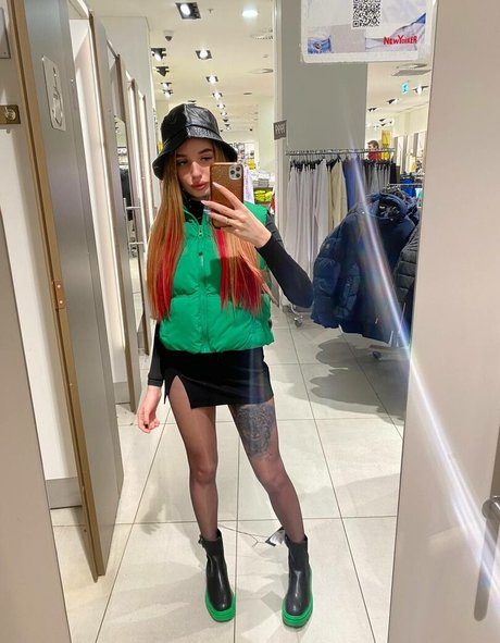 _k kisssa model free img