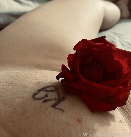 charsworld star nudes pics