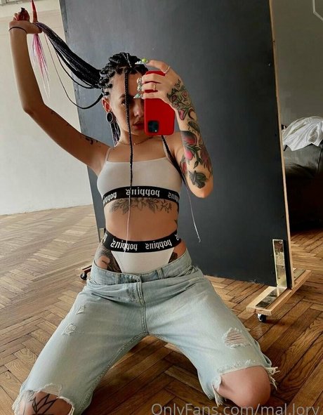 mal lory model pretty photo