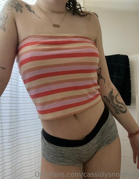 cassidysnowfree model erotic picture