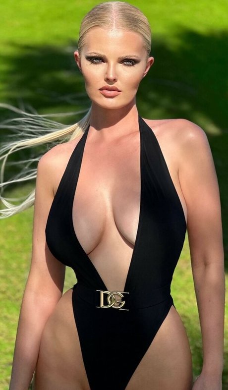 Zienna Sonne Williams star sexy pic