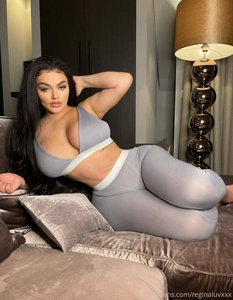 Reginaluvxxx erotic model photo