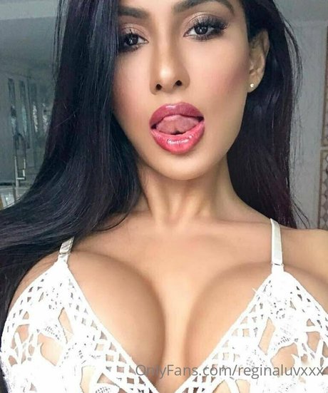 Reginaluvxxx model naked photos